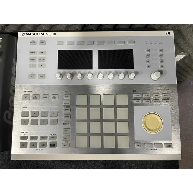 Native Instruments Maschine Studio Mk2