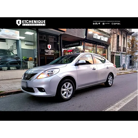 Nissan Versa 1.6 Advance At Sedán