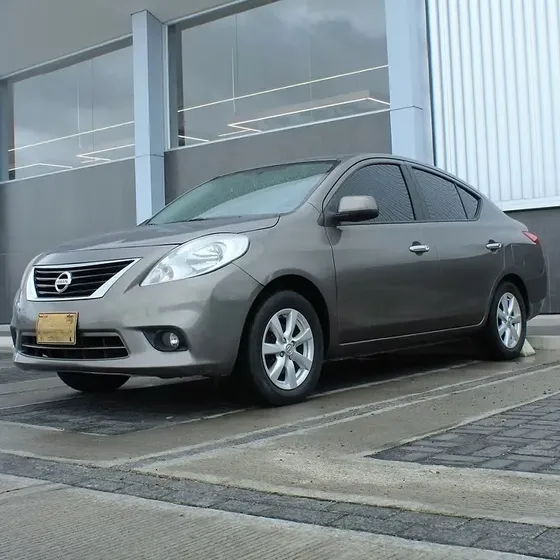 Nissan Versa 2013 1.6 Advance Cvt
