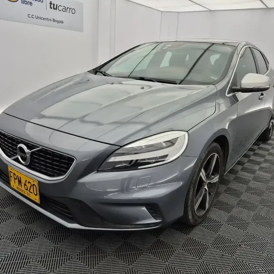 Volvo V40 2019 2.0 T4 R-design