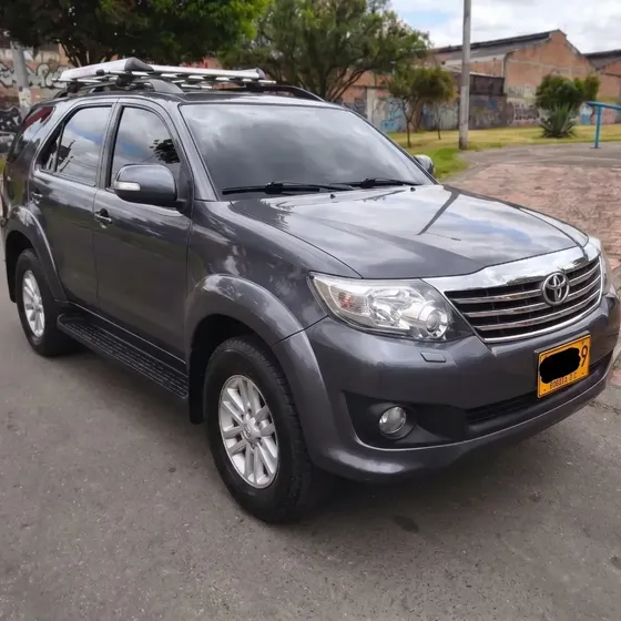 Toyota Fortuner 2013 2.7l 4x4 At