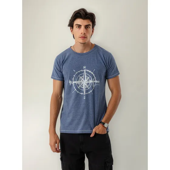 Remera District Chela Estampa Central Puntos Cardinales