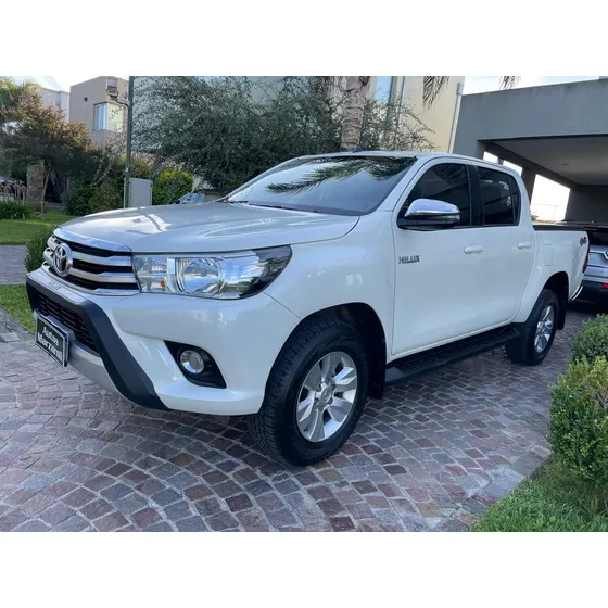 Toyota Hilux 2.8 Cd Srv 177cv 4x4