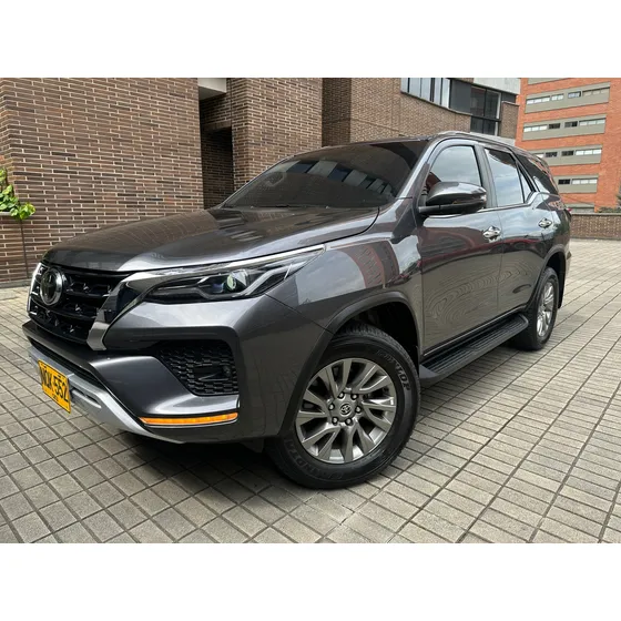 Toyota Fortuner 2.4 Diésel Srv 4x2