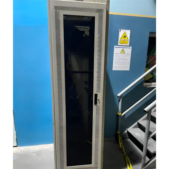 Rack Tipo Gabinete 42 U Marca Rackie Usado