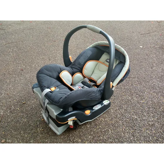 Silla Para Bebe Con Base Para El Carro Chicco