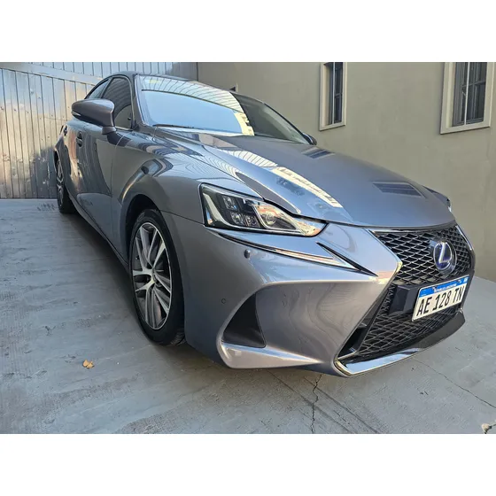 Lexus Is 2.5 300h Luxury