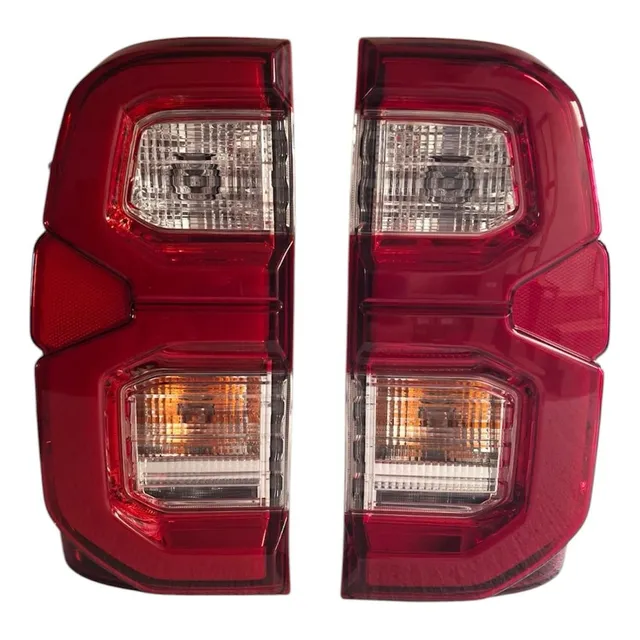 Faro Trasero  Toyota Hilux Srv 21-24