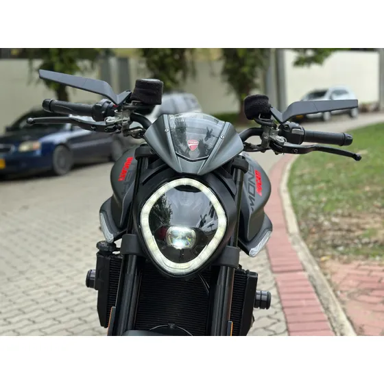 Ducati Monster Plus - 937cc - Modelo 2022
