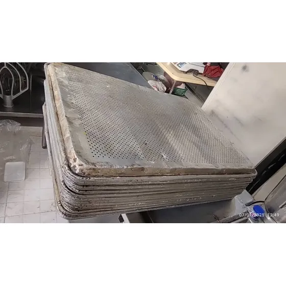 Bandeja Panadera Perforada Y Sin Perforar 45x65x3 (usadas)