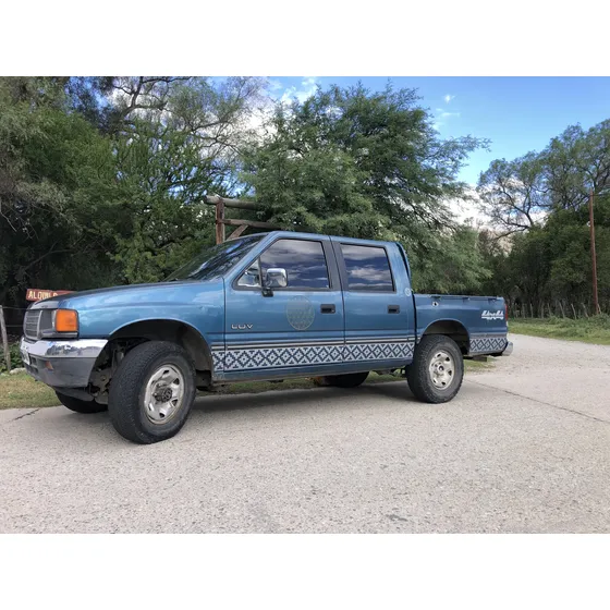 Chevrolet Luv 2.3 Pick-up D/cab 4x4