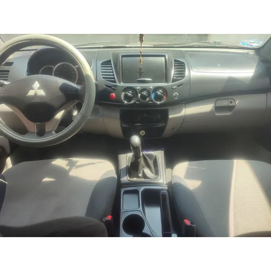 Mitsubishi L200 2.4 Cabina Doble 4x2 Mt