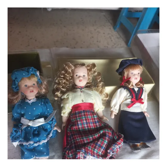 Colección De Muñecas De Porcelana