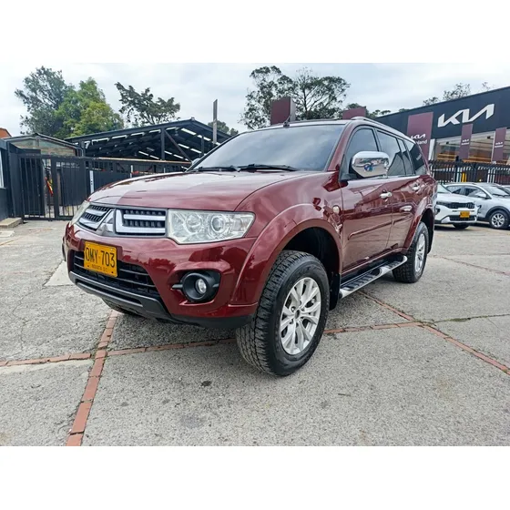 Mitsubishi Nativa 2.5 .diesel 4x4 7 Puestos Cuero Techo