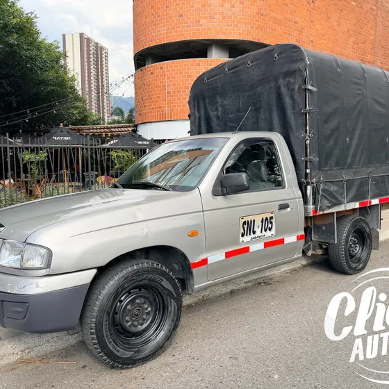 Mazda B2200 2005 Estacas 4x2