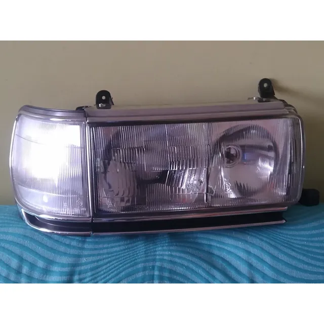 Faro Con Cocullo Toyota Burbuja Derecho Ambas Son Original
