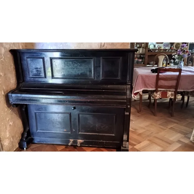 Antiguo Piano Vertical, Marca Silvana