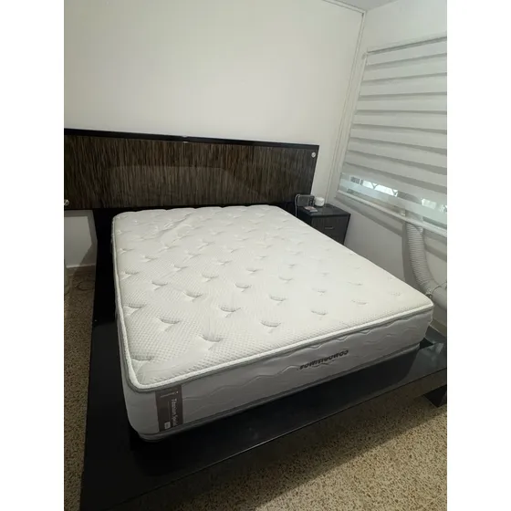 Cama + Colchón Comodisimos + 2 Mesas De Noche