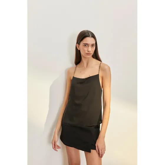 Remera Desiderata Negra Con Tirantes De Cadenas Para Mujeres