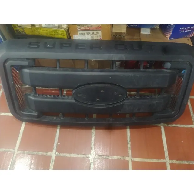 Parrilla Frontal De Super Duty Usada En Buen Estado 