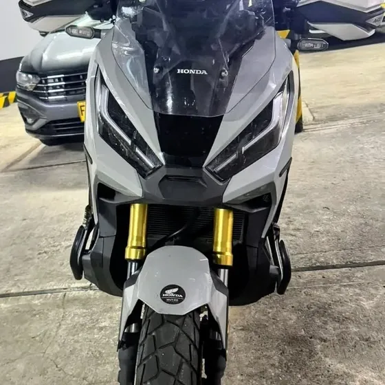 Vendo Honda X-adv 750 2023 $ 69.000.000.oo 10.000 Kms