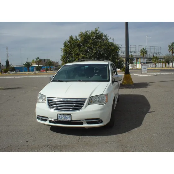 Chrysler Town & Country De Lujo En Piel