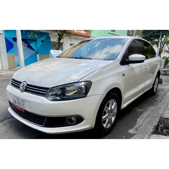 Volkswagen Vento 1.6 Highline At