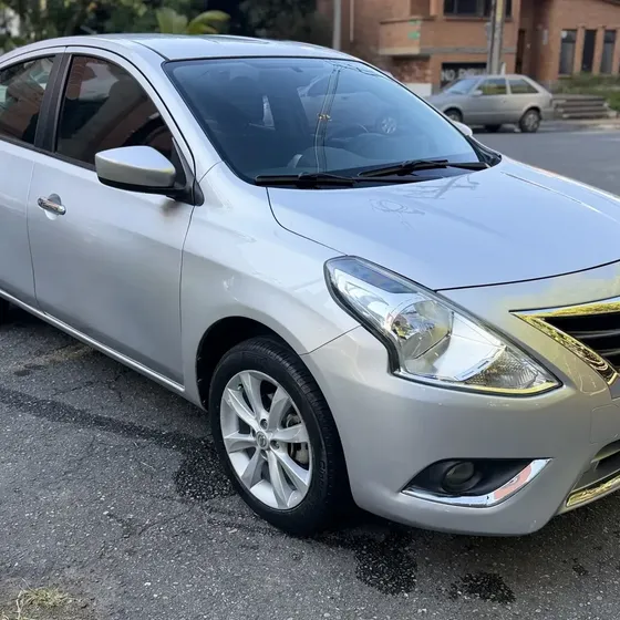 Nissan Versa 2015 1.6 Advance
