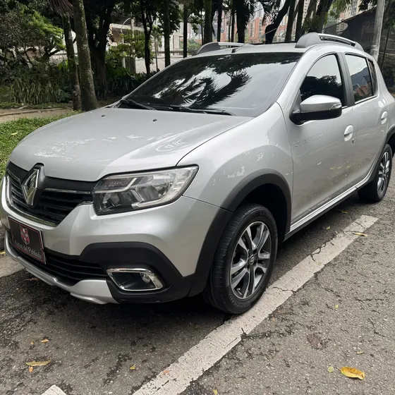 Renault Stepway 2023 1.6 Dynamique / Intens Automática