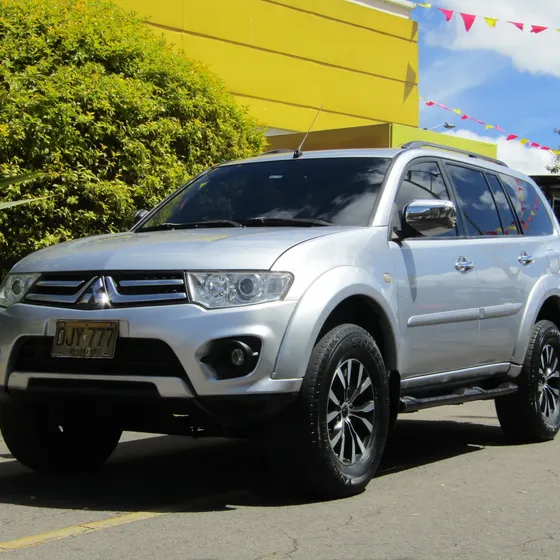 Mitsubishi Nativa 2016 2.5 4x4 Diésel 7 Psj