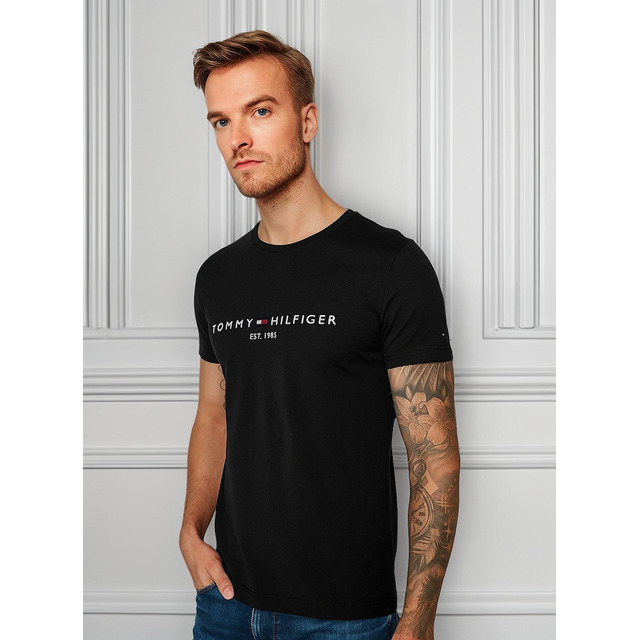 Camiseta Tommy Hilfiger Masculina Core Logo Tee Preta Camiseta Tommy Hilfiger Masculina Core Logo Tee Preta
