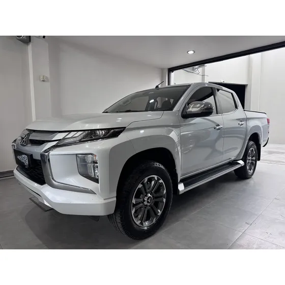 Mitsubishi L200 2.4 Di-d High Power 181cv Cuero