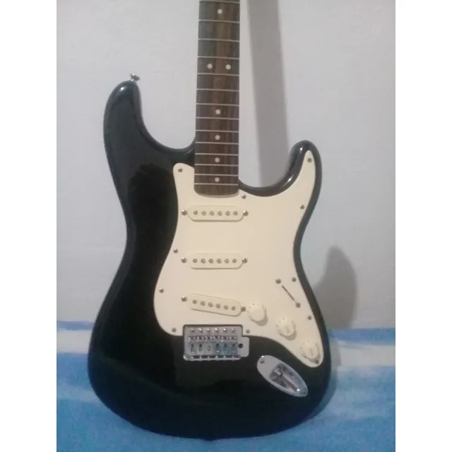 Guitarra Squier Fender Usada