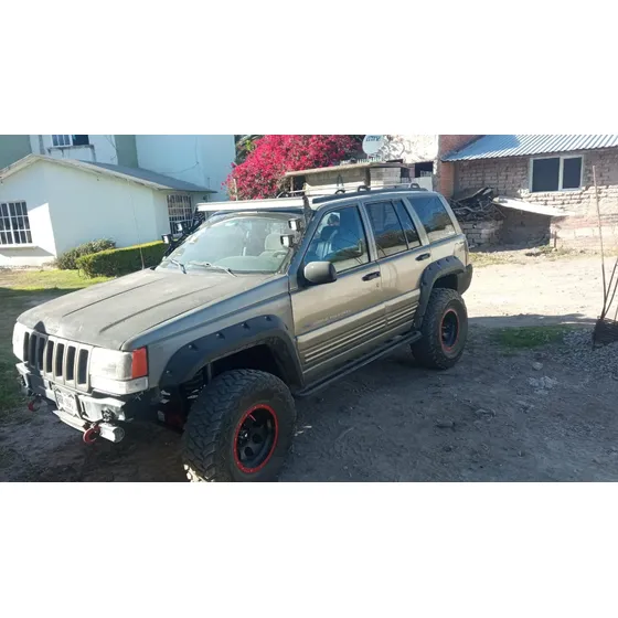 Jeep Grand Cherokee Laredo 4x4 At
