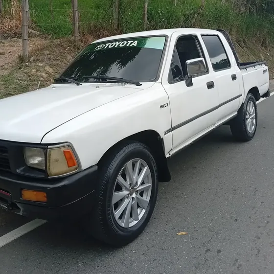 Toyota Hilux 1995 2.4l 117 Hp 4x2