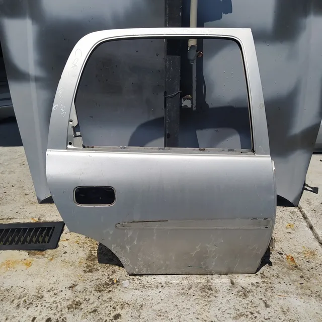 (ap-055) Puerta Trasera Derecha Chevrolet Corsa Usada
