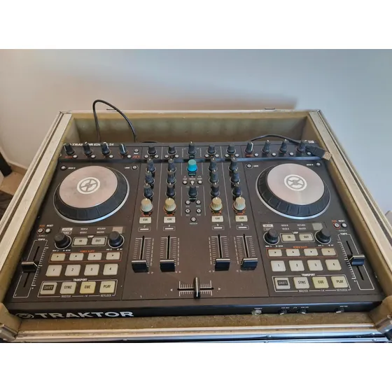 Controladora Dj Native Instruments Traktor Kontrol S4 Mk2