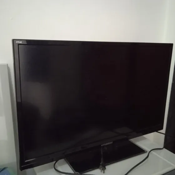 Televisor Hyundai Modelo Hdled - 32p ( Pantalla Dañada)