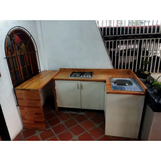  Cocina Con Tope De Pino 32mm Y Estructura En Hierro 