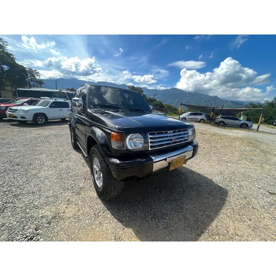 Mitsubishi Montero 3.0 V13