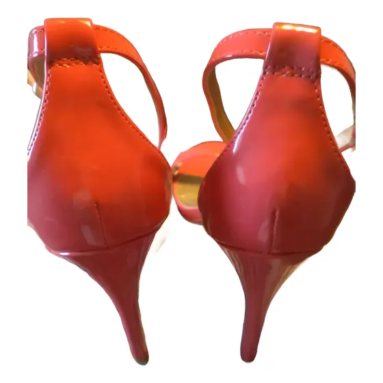 Sandalias Stiletto,delicada Capellada,talón Y Pulsera.charol