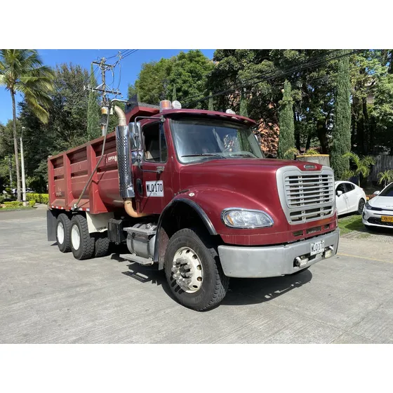 Volquetas Freightliner M2-112 2014