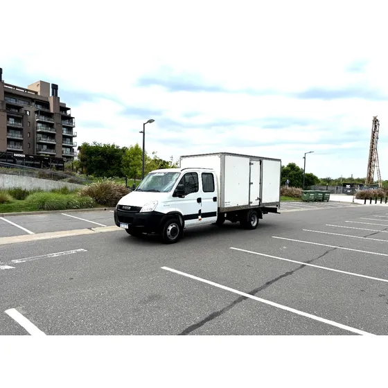 Iveco Deily 70-17 Doble Cabina Con Caja Térmica