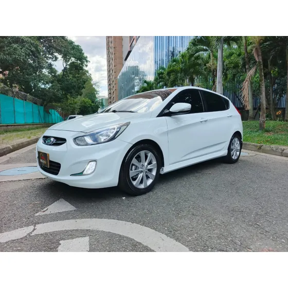 Hyundai Accent I25 1.6 Hb Doble Airbag Y Abs Rin 16” Freno Disco En Las 4 Ruedas