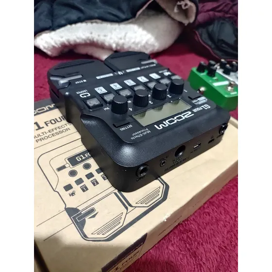Pedaleira  Zoom G1 Four Para Guitarra Preto