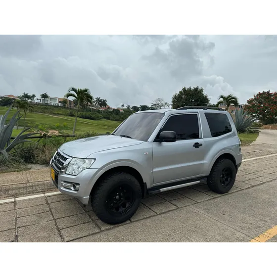 Mitsubishi Montero 3.5 Hard Top