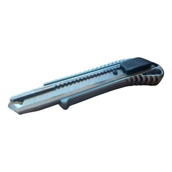 Trincheta Aluminio Profesional Con Botón Plano Aluminio 18mm