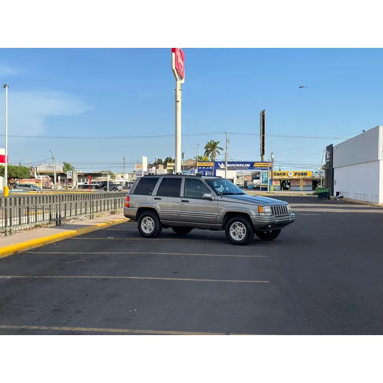 Jeep Grand Cherokee Limited V8 4x4 At