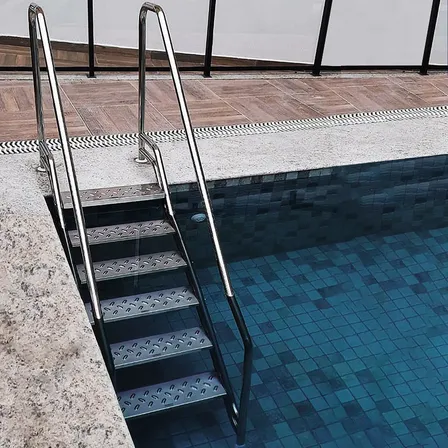 Escada Paris 1,50m Em Inox Piscina Idoso Obeso Fisioterapia