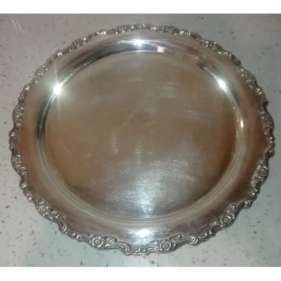 Hermosa Y Muy Fina Bandeja Redonda Con Baño De Plata